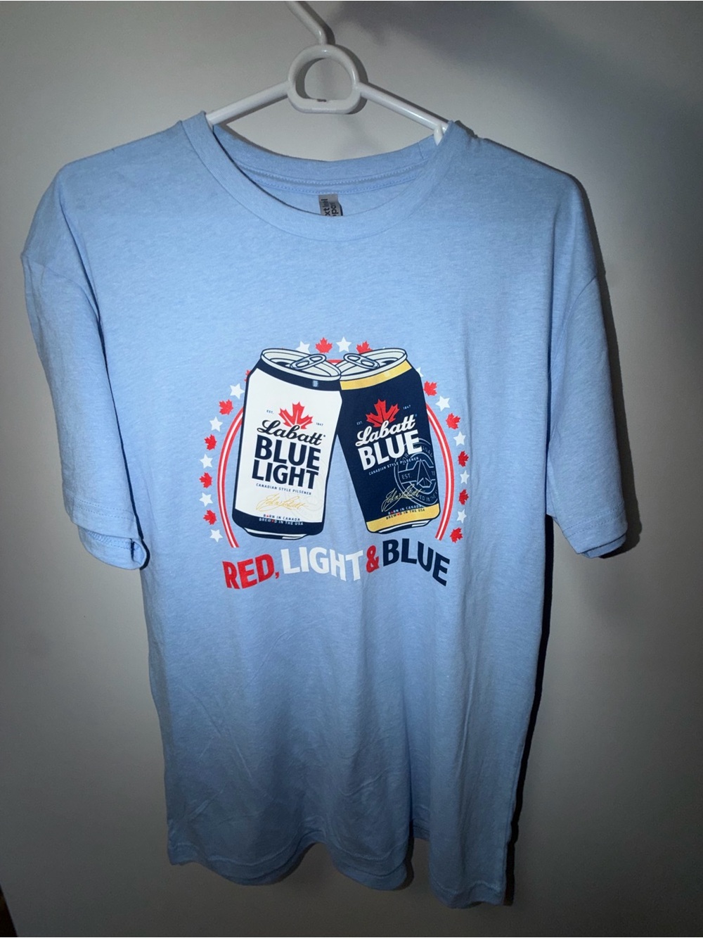 NEVER WORN Labatt Blue Men's Red Light and Blue drinking T shirt 🍻🍻🍻